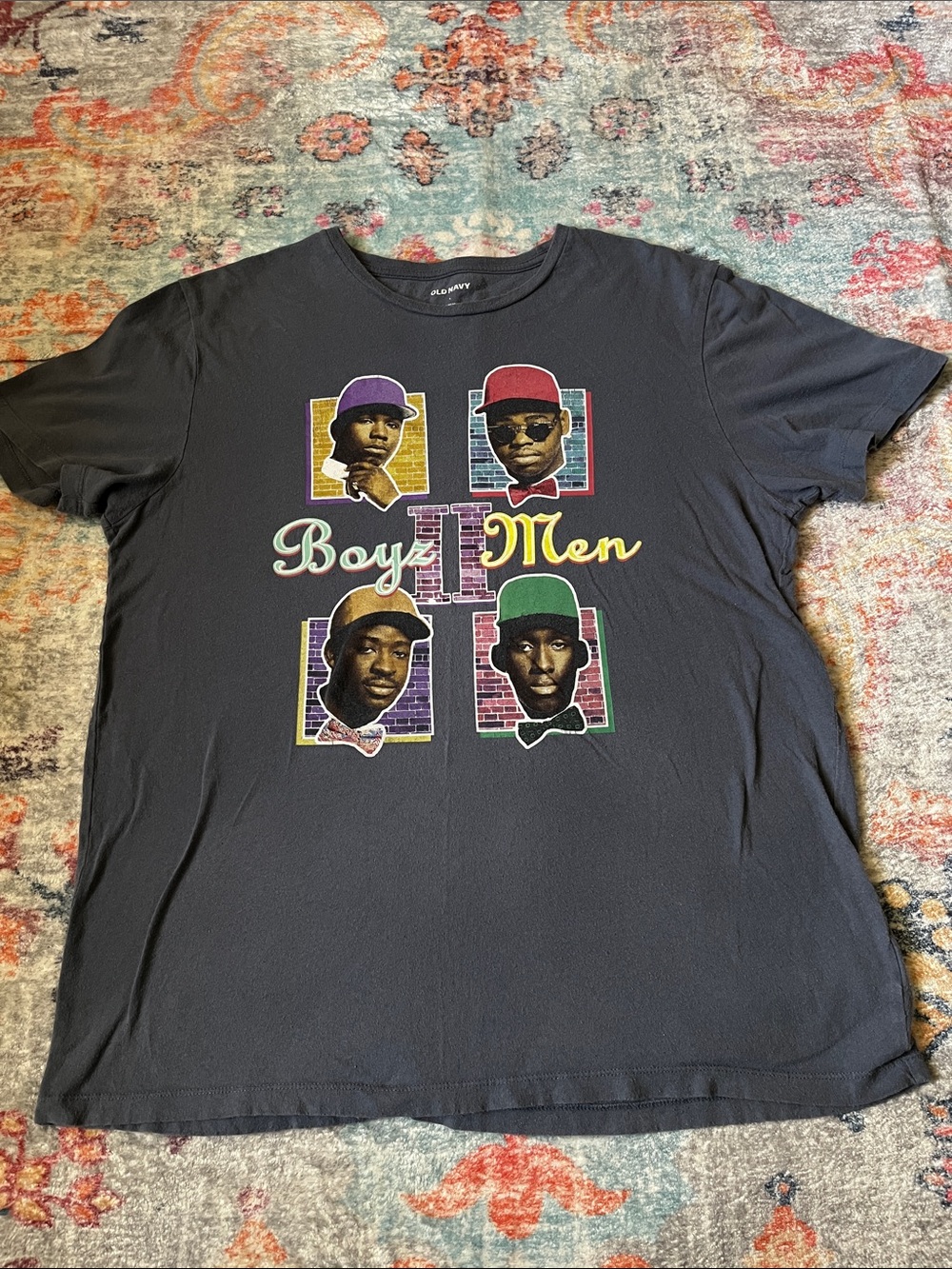 Old Navy Grey Boyz II Men Graphic Short Sleeve Tee with Multicolor Artwork